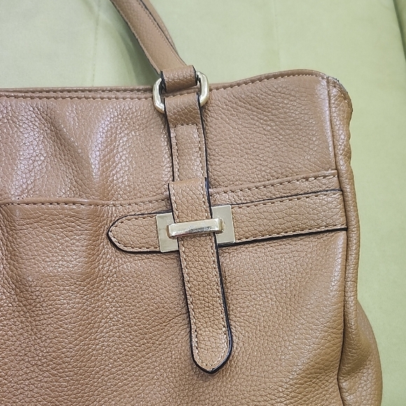 Gianibernini Sophisticated Brown Shoulder Bag with Structured Design - Picture 11 of 16